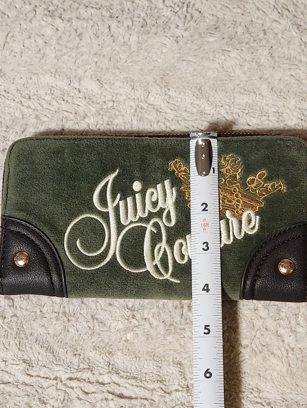 Juicy Couture Key To Juicy Wallet Super Greens Olive Velvet Gold Crown EUC - Picture 3 of 8